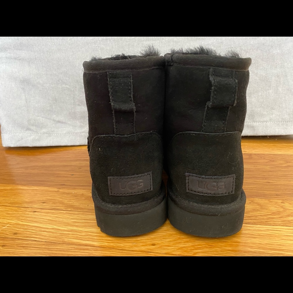 Women’s Black Uggs NEW!